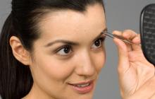 Guide to plucking eyebrows with thread and tweezers How to pluck even eyebrows