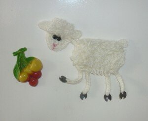Овечка - магнит на холодильник